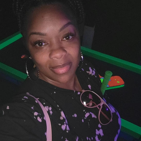 Meet your Posher, Sharonna - Picture 3 of 3